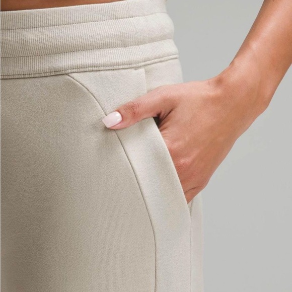 Lululemon size 4 scuba jogger - Picture 3 of 7